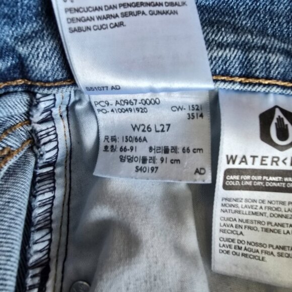 Levi's High Waisted Crop Flare Nip At The Bud Light Wash size 26 - Picture 13 of 13